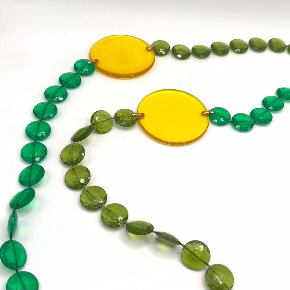 Colorful Vintage Long Yellow and Green Lucite Beaded Necklace W/ Fold over clasp - Picture 4 of 8